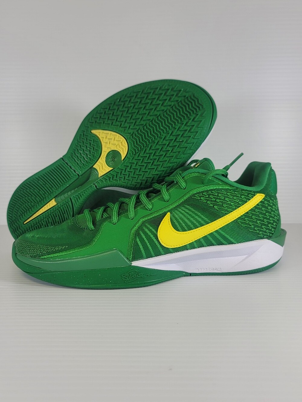 Womens 9/Mens 7.5 Nike Sabrina 2 Oregon Basketball Shoes Green HQ4344-300